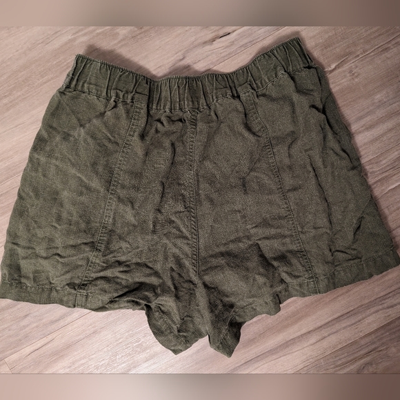 Madewell pull on shorts, olive green - Picture 2 of 4